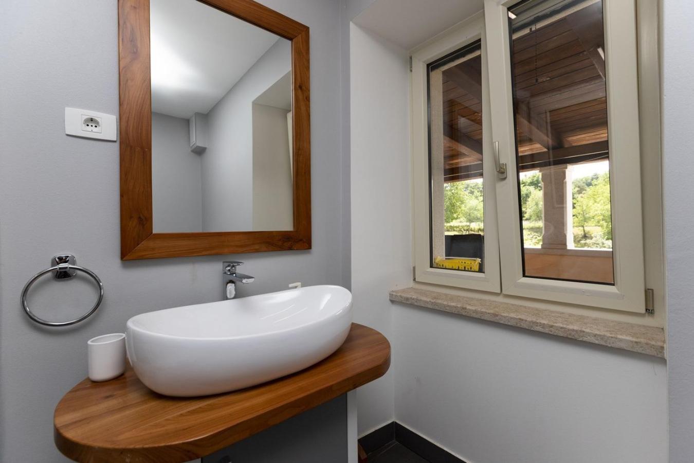 Villa Viscum In Central Istria For 8 Persons With Large Garden - Pet Friendly Pazin Dış mekan fotoğraf