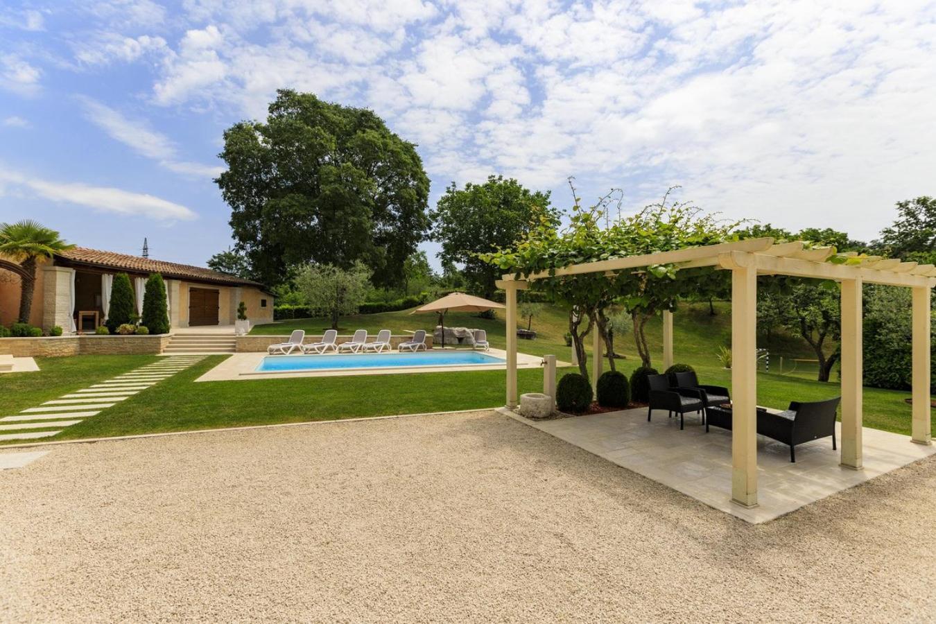 Villa Viscum In Central Istria For 8 Persons With Large Garden - Pet Friendly Pazin Dış mekan fotoğraf